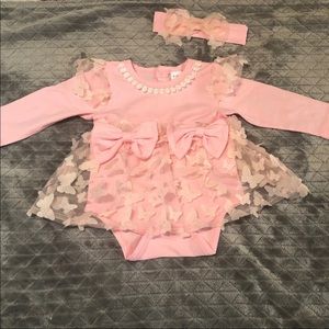 Baby girl 2 piece outfit size 12-18 Months